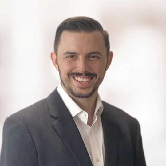 joshua rusin headshot